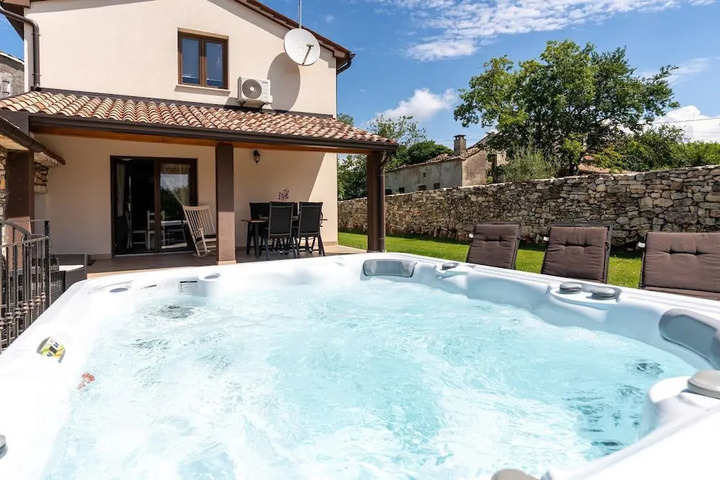 Pool 13 of 20