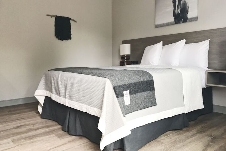 Room 9 of 33