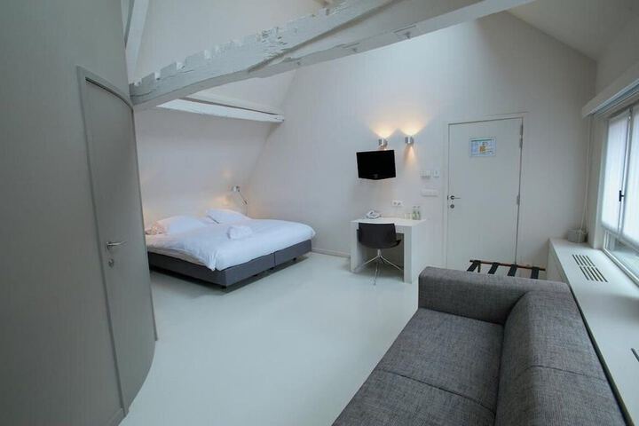 Room 15 of 61