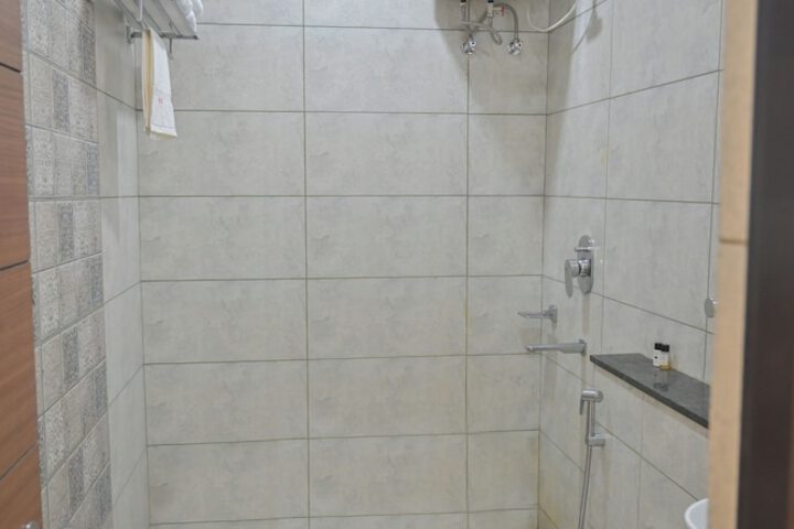 Room 10 of 20