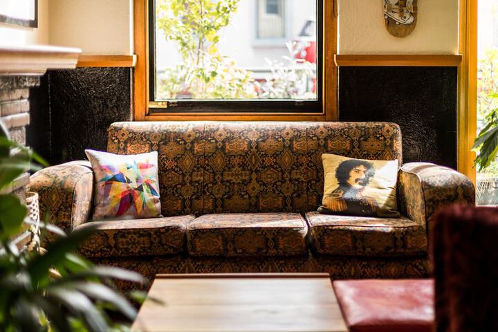 Lounge 48 of 59