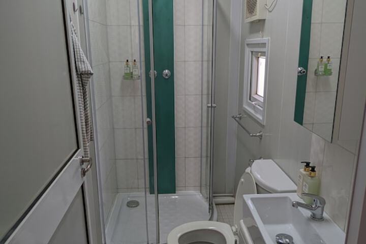 Room 42 of 59