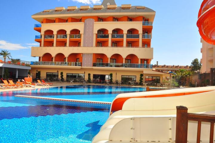 Hotel Pool