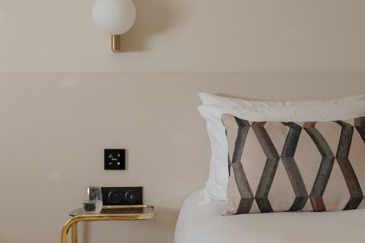 Room 250 of 780