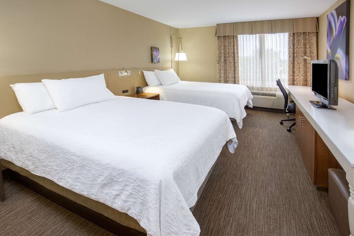 2 Queen Beds (12 of 14)