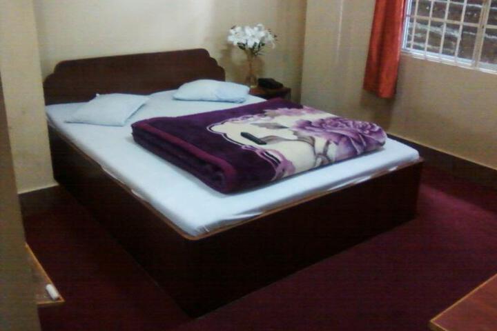 Room 2 of 6