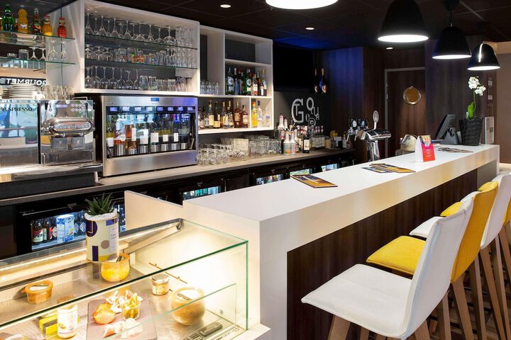Lounge 66 of 79