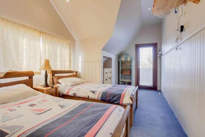 Room 8 of 18