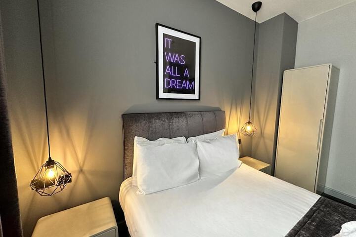 Room 8 of 22
