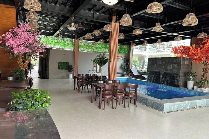 Pool 21 of 27