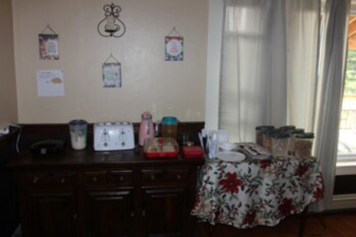 Breakfast/Coffee Service 22 of 140