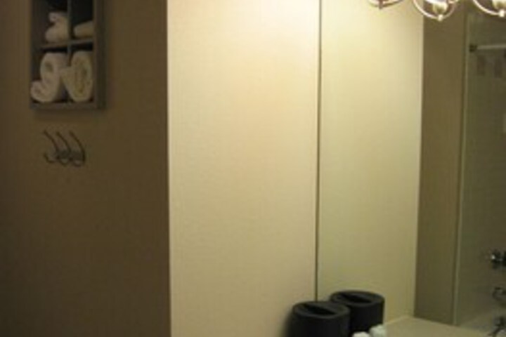 Room 6 of 18