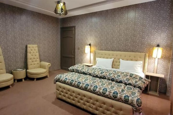 Room 9 of 10
