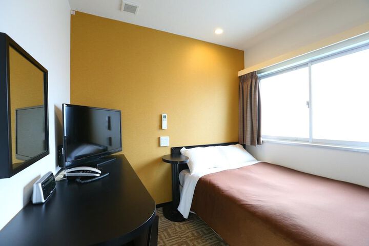 Room 17 of 33