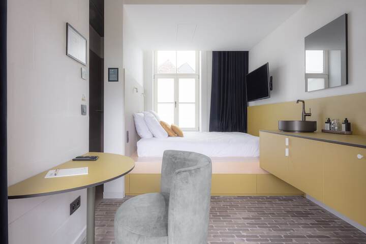 Room 2 of 46