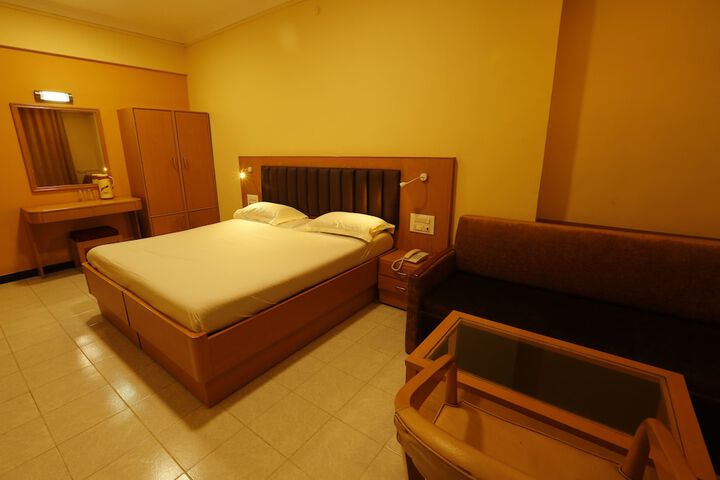 Room 6 of 42
