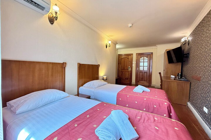 Room 7 of 26