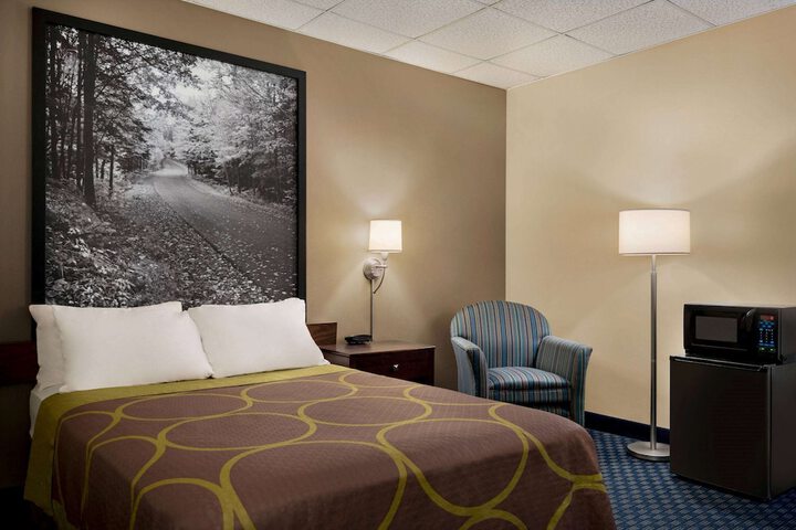 1 King Bed (5 of 11)