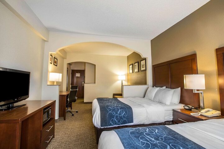 1 King Bed Suite (6 of 18)
