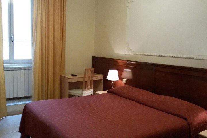 Room 25 of 37