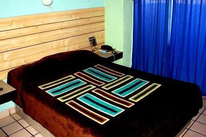 Room 6 of 26