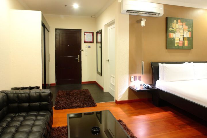 Room 9 of 40