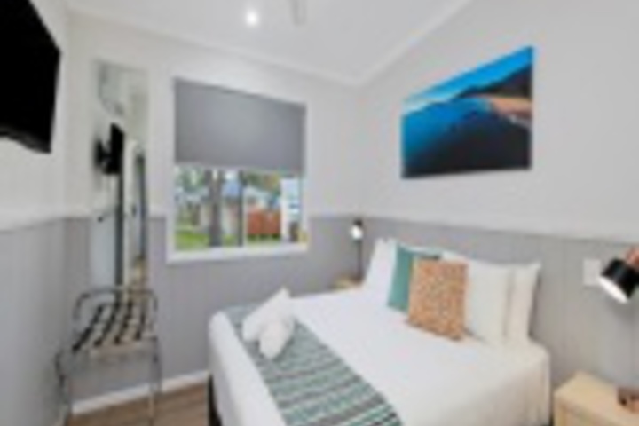 Room 325 of 792