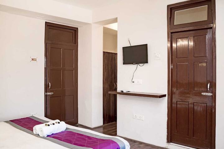 Room 7 of 27