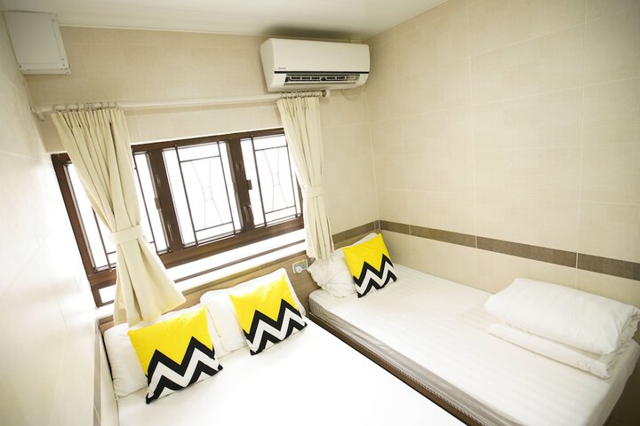 Room 42 of 195