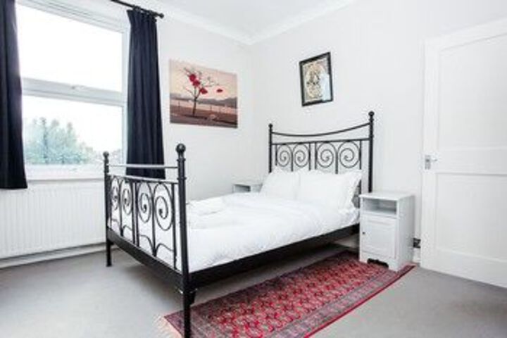Room 5 of 12