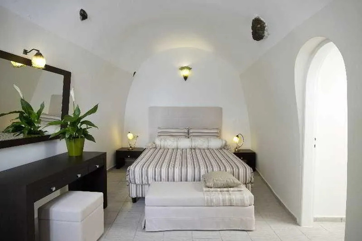 Room 3 of 9