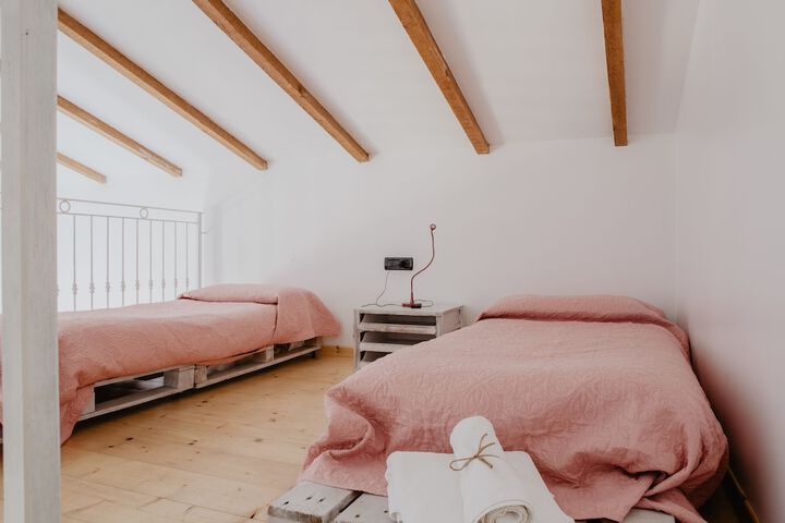 Room 8 of 32