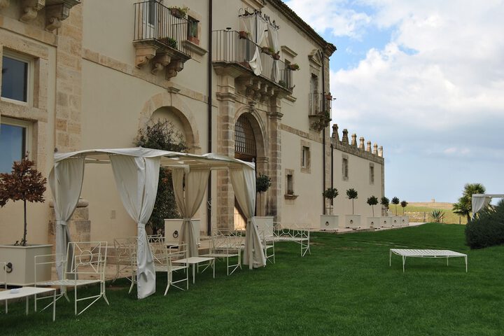 Hotel Exterior 84 of 92