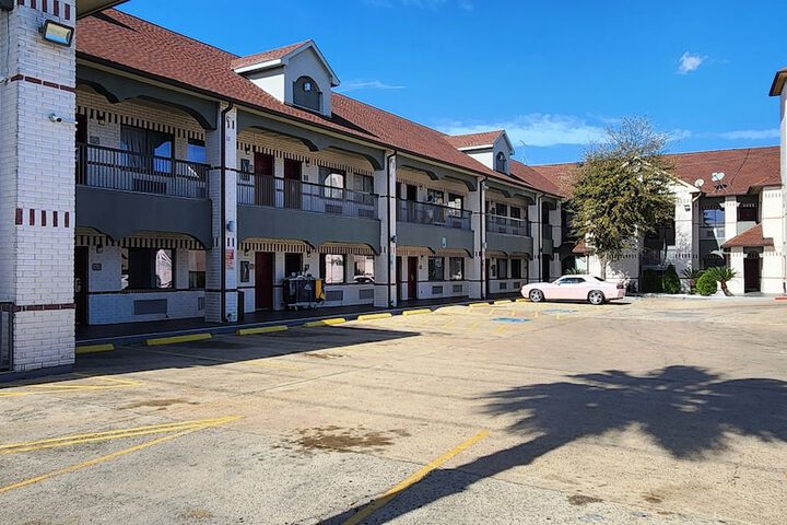 Property Grounds 27 of 29