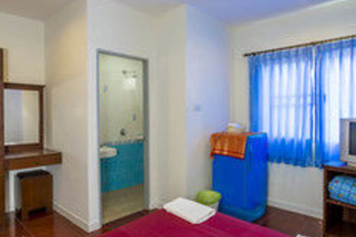 Room 8 of 12