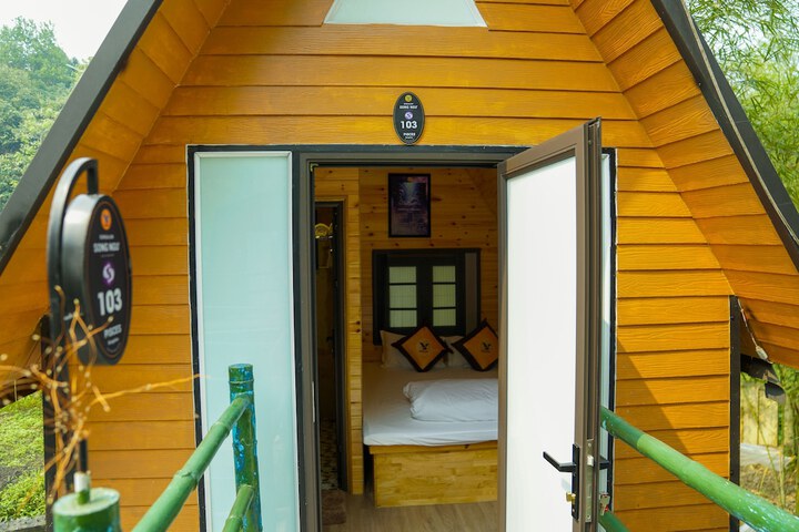 Room 9 of 242