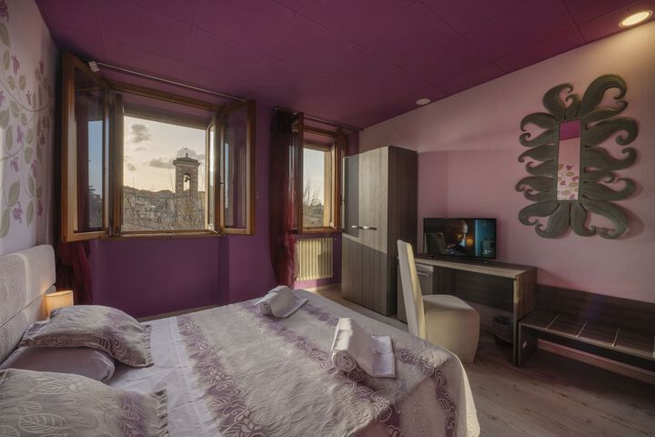 Room 11 of 104