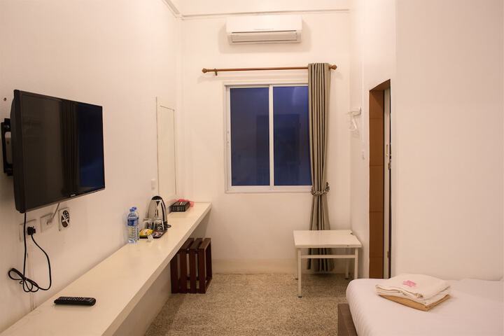 Room 4 of 32