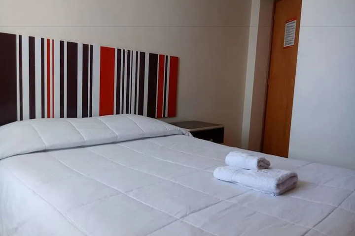 Room 6 of 16