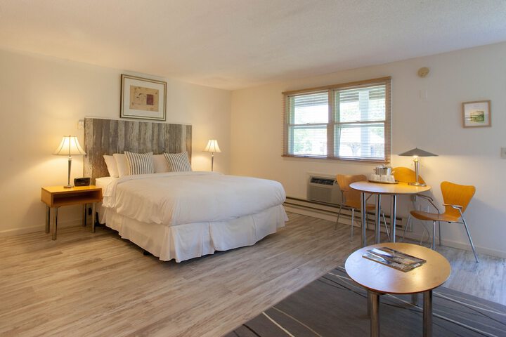 Single King Bed (2 of 2)