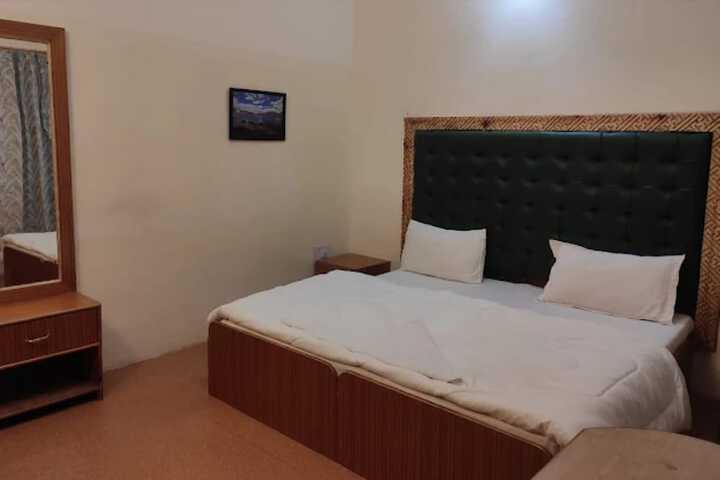 Room 3 of 15