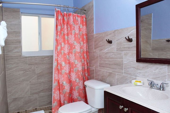 Room 33 of 62