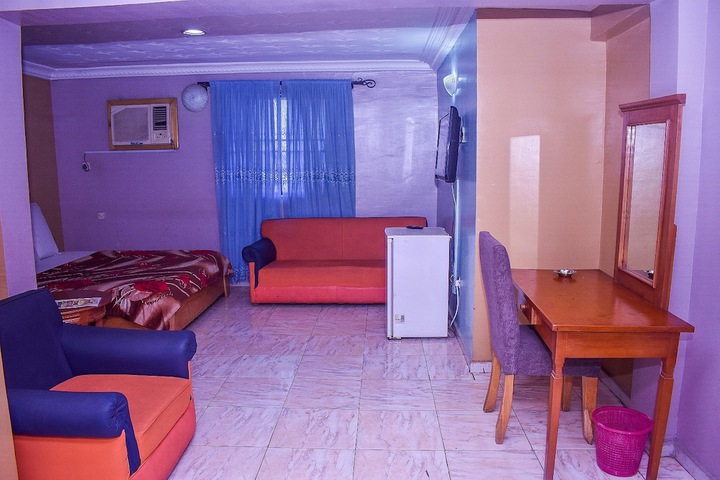 Room 4 of 28