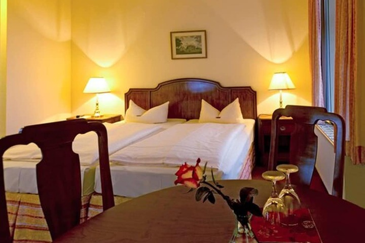 Room 2 of 36