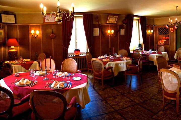 Dining 23 of 48