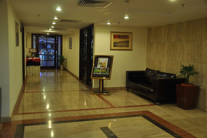 Entrance & Lobby