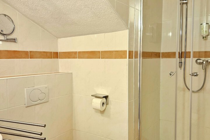 Room 52 of 96