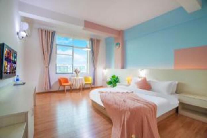 Room 5 of 6