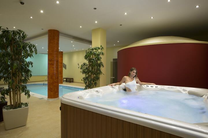 Pool 40 of 110