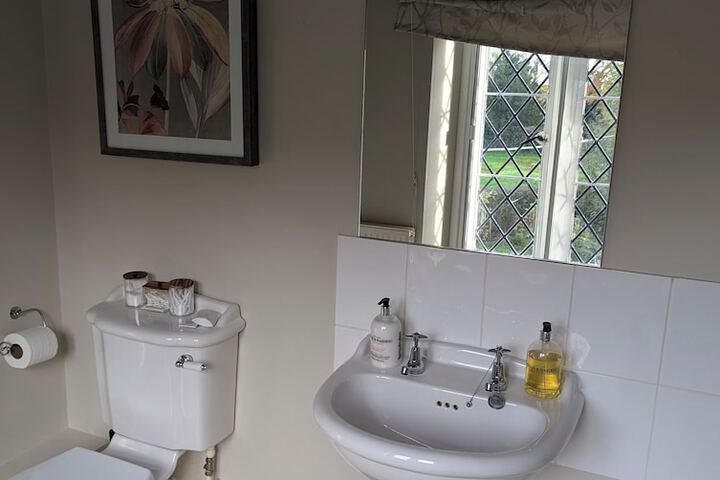 Room 52 of 100